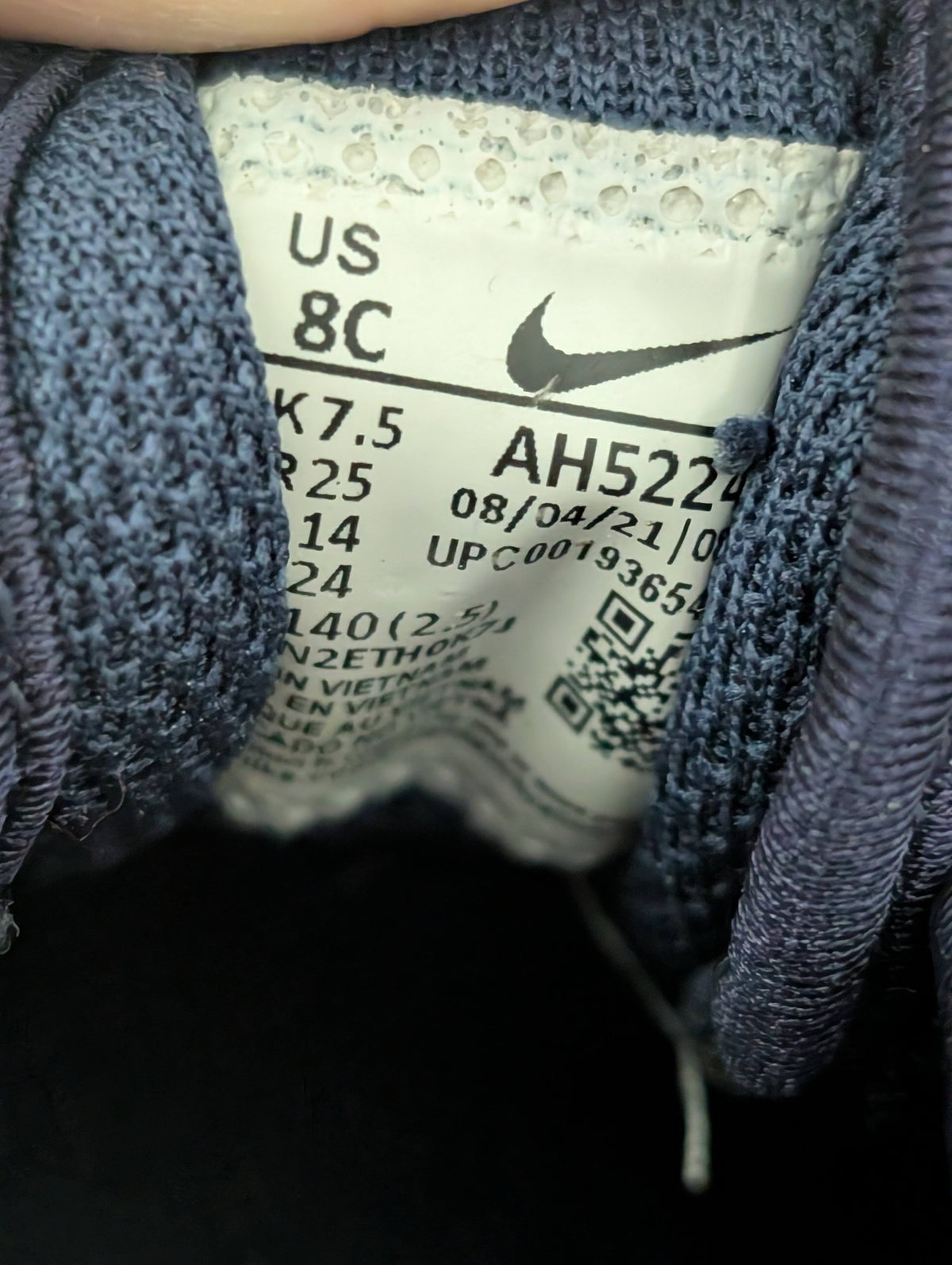 Chaussures gr 8 enfant Nike