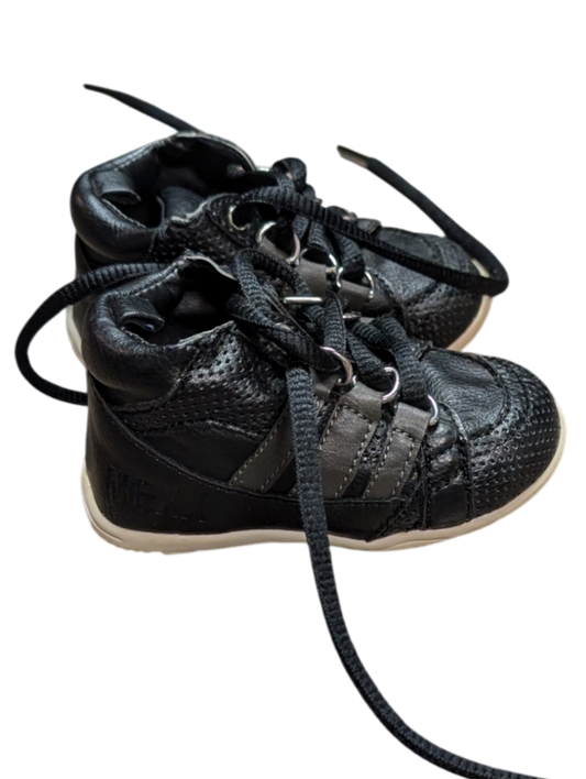 Chaussures gr 4 bébé Mexx