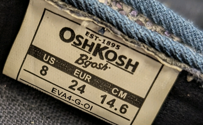 Chaussures gr 8 jeune enfant Oshkosh