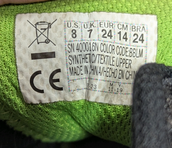 Chaussures gr 8 enfant Skechers *