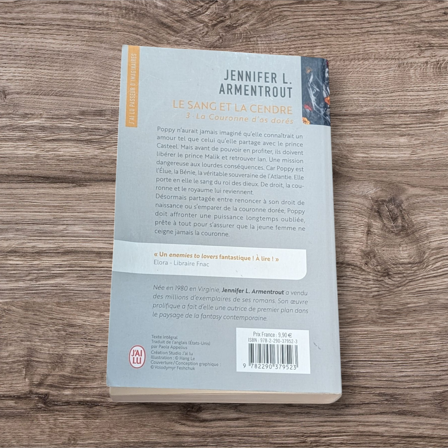 Livre Le sang et la cendre La Couronne d'Os Dorés (3e) -- Format poche Neuf