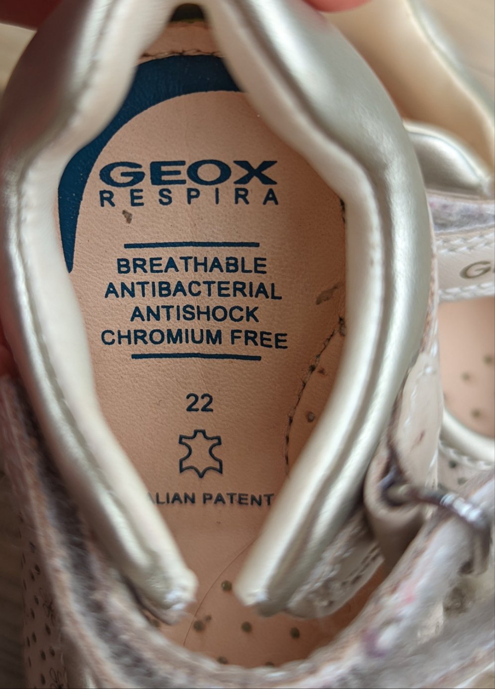 Chaussures gr 6 enfant Geox