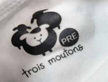 Load image into Gallery viewer, Salopette Prématuré Trois moutons
