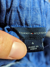 Load image into Gallery viewer, Jupe 6ans Tommy Hilfiger (C:VB)
