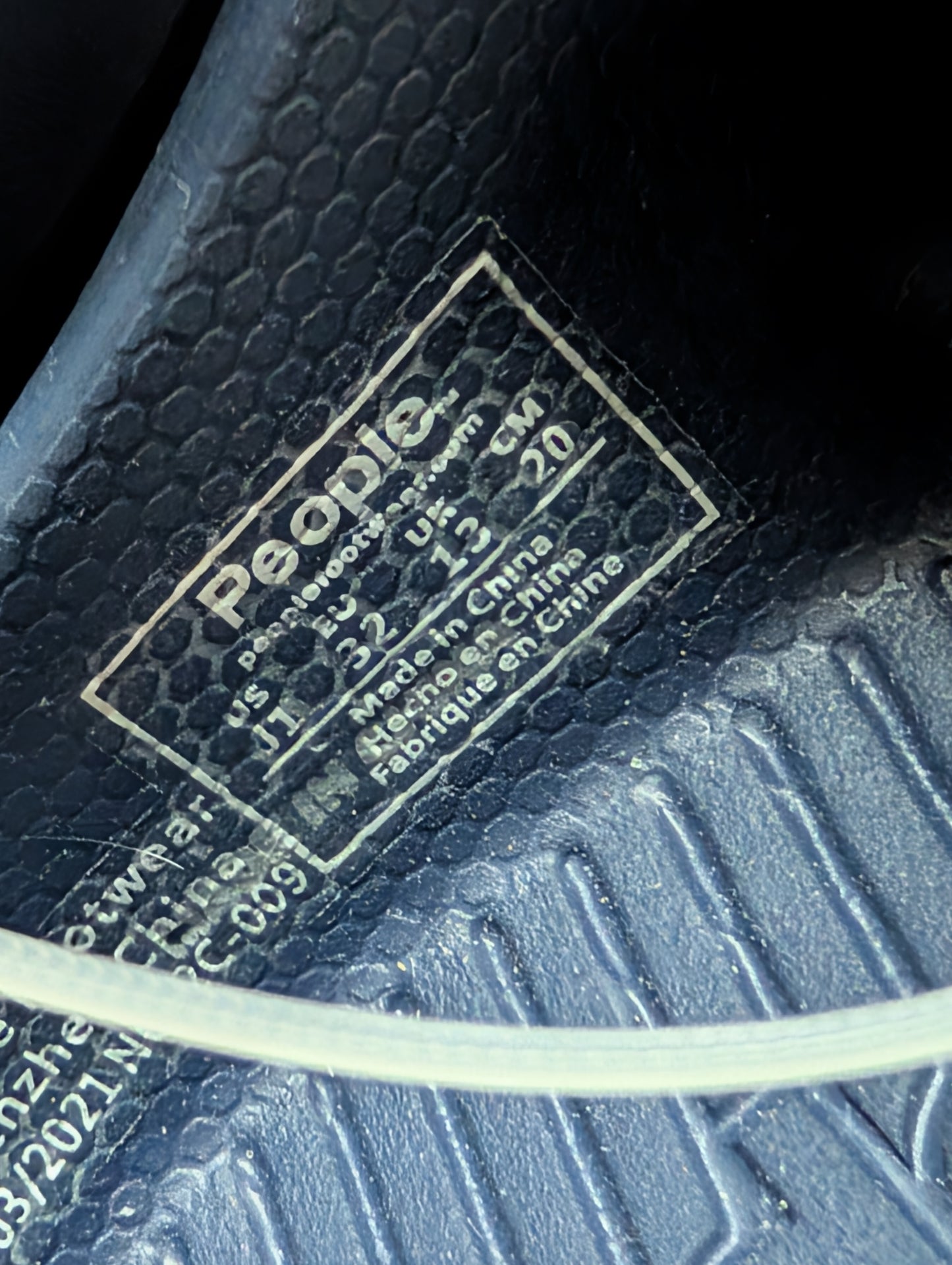 Chaussures gr 1 grand enfant People Neuf