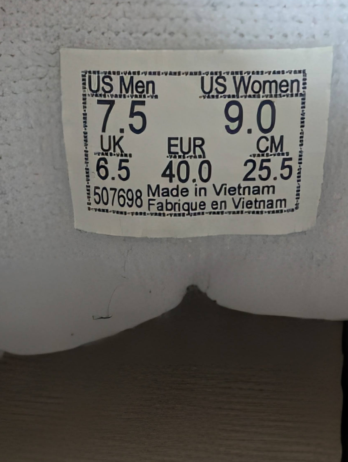 Chaussures gr 9 femme ou 7.5 homme VANS