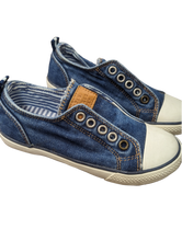 Load image into Gallery viewer, Chaussures Gr:11 enfant Next (C:VLG)
