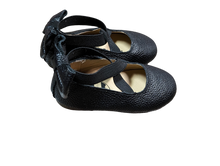 Load image into Gallery viewer, Chaussures Gr:6 jeune enfant
