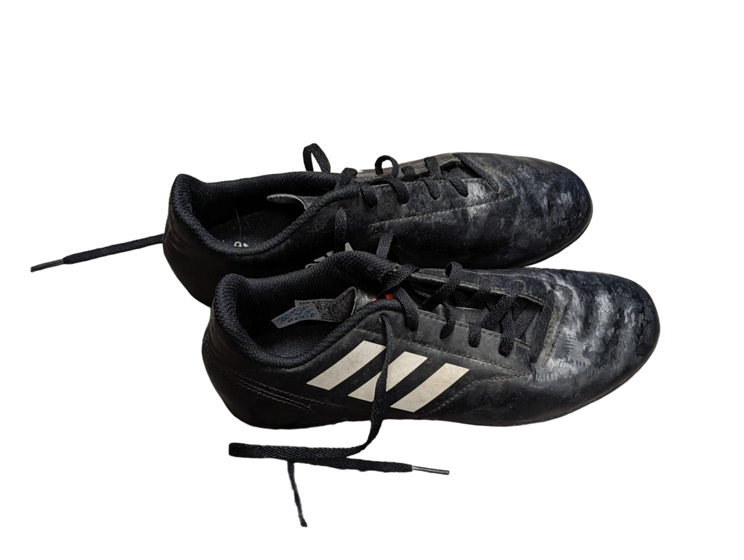 Chaussures soccer Gr: 4.5 junior Adidas