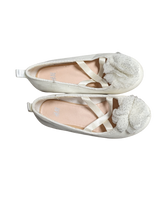 Load image into Gallery viewer, Chaussures gr 9.5  jeune enfant H&amp;M
