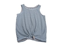 Load image into Gallery viewer, Camisole 5ans Oshkosh
