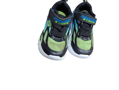 Chaussures gr 8 enfant Skechers *