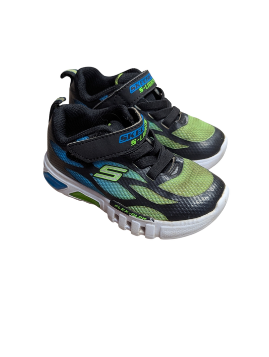 Chaussures gr 8 enfant Skechers *