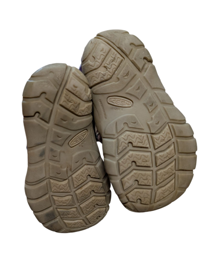 SAndales gr 7 enfant Keen
