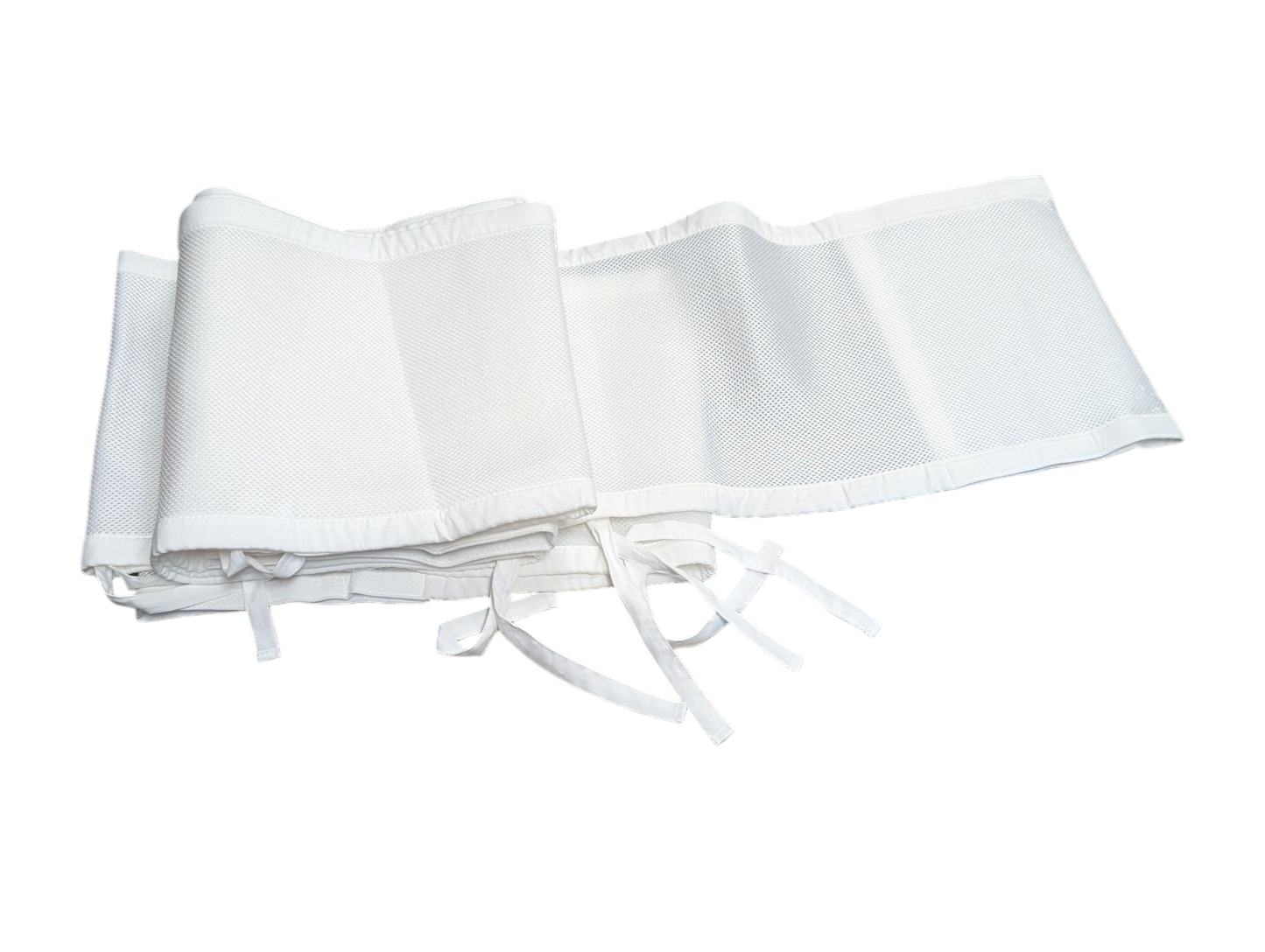 Contour de lit de bébé en mailles blanc