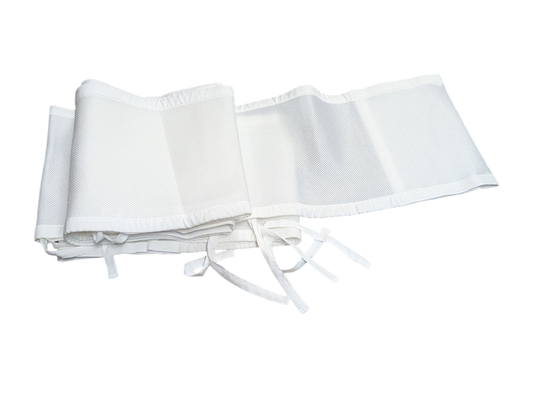 Contour de lit de bébé en mailles blanc
