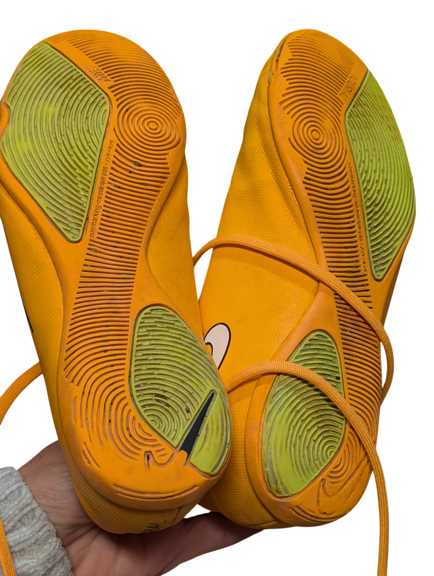 Chaussures gr 3.5 grand enfant Nike*