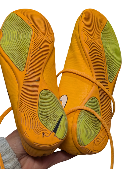 Chaussures gr 3.5 grand enfant Nike*