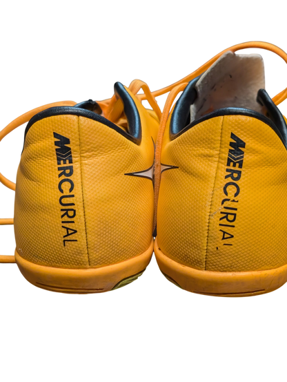 Chaussures gr 3.5 grand enfant Nike*