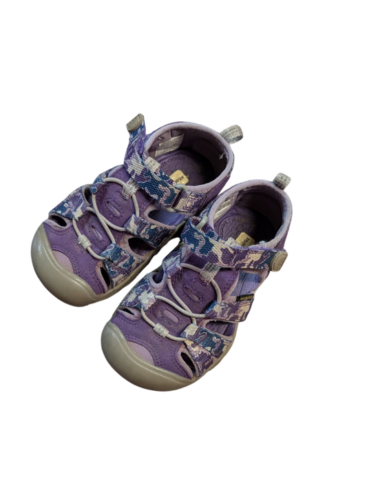SAndales gr 7 enfant Keen