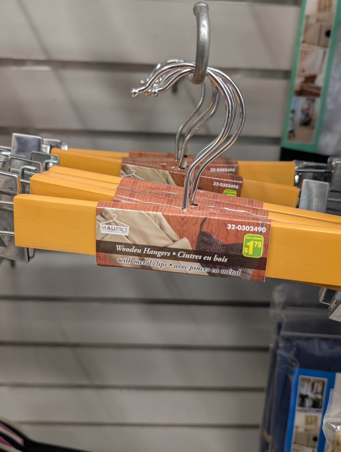 Support / Cintre en bois avec Pinces