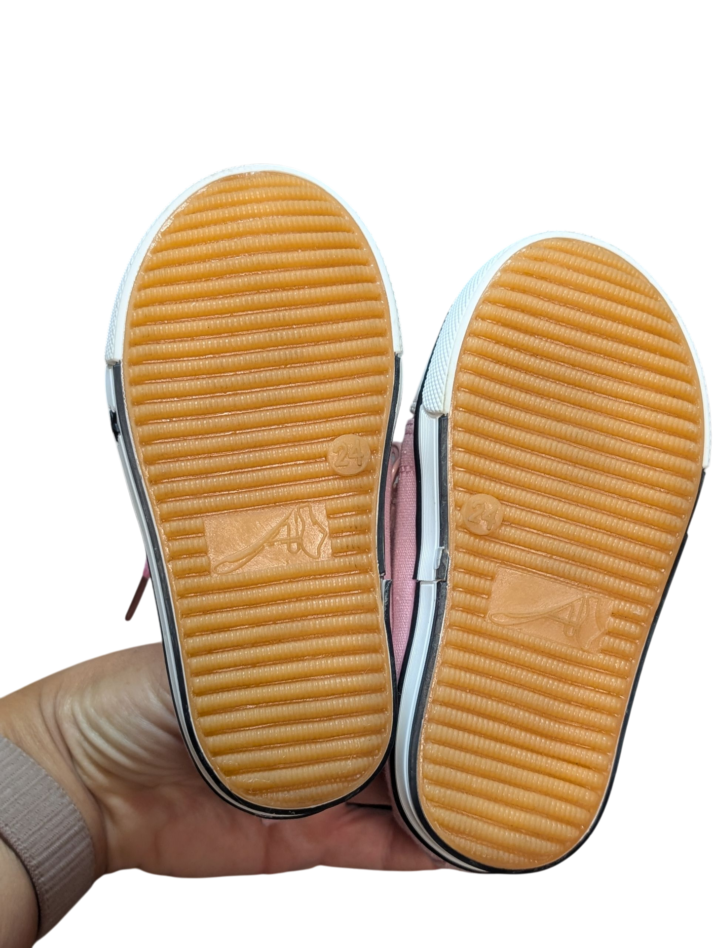 Chaussures gr 5-6 jeune enfant Internet
