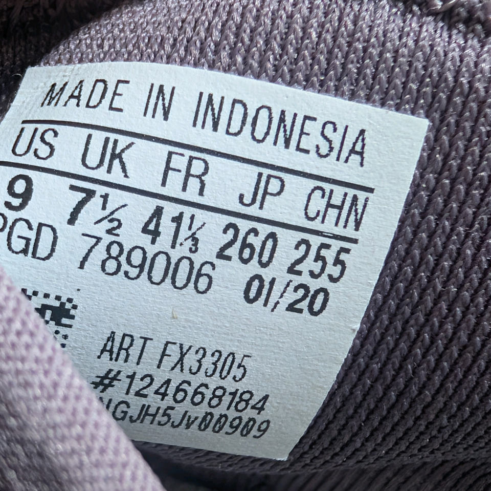 Chaussures gr 9 femme Adidas