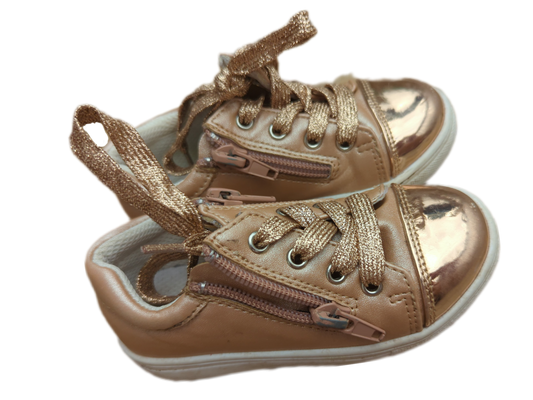 Chaussures gr 5.5 Bébé Minoti*