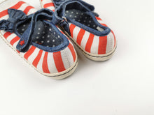 Load image into Gallery viewer, Chaussures gr:8 jeune enfant Next
